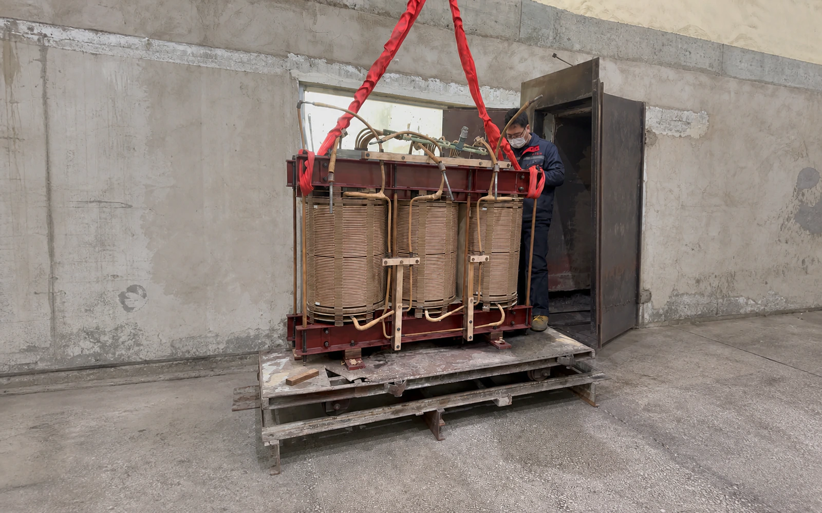 Transformer active part assembly and lifting